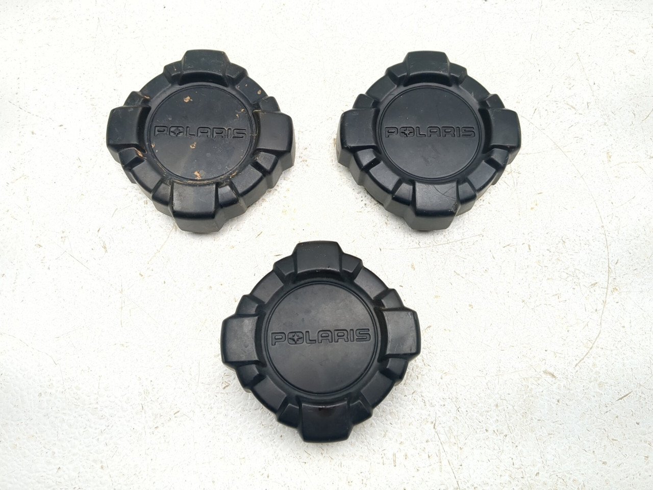 16-26 Polaris General 1000 Wheel Center Cap Set 1522498