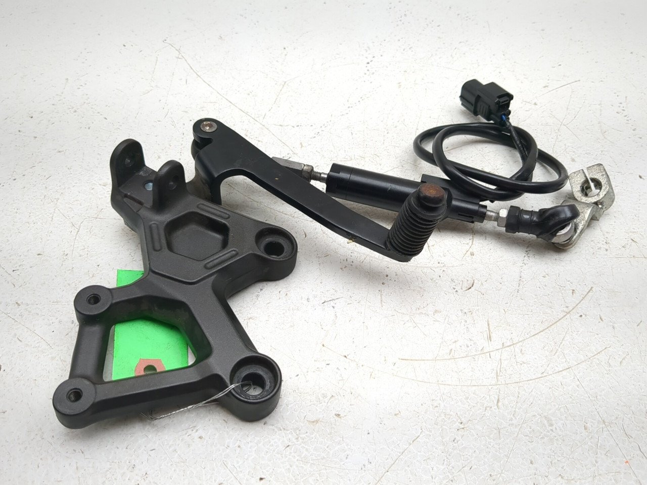 23-26 Kawasaki ZX400S ZX4R Quickshifter Sensor w/ Shift Pedal Bracket 21176-0992