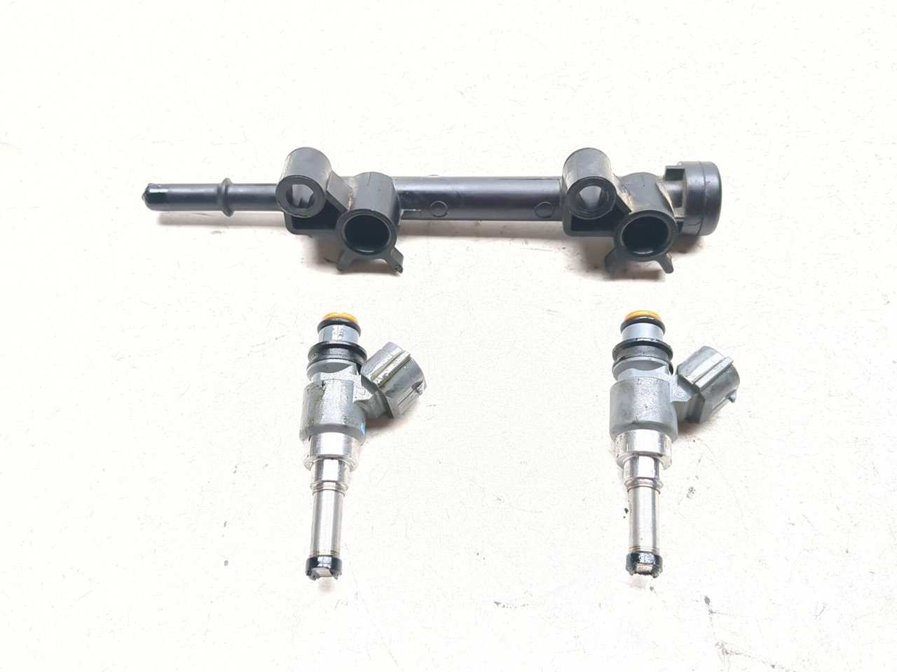 24-26 Kawasaki Ninja EX500 Fuel Injector Rail Set 49044-0013 49033-0047